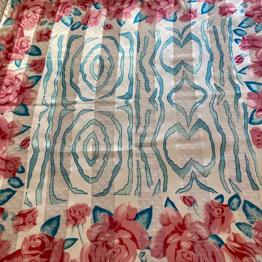 FLORAL spring silk scarf. - Picture 9 of 11